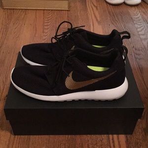 Nike Black Roshe One